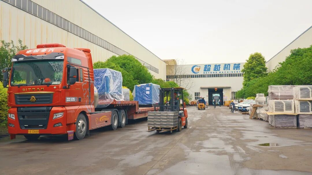 3000万都江堰智造精密设备发往泰国.png